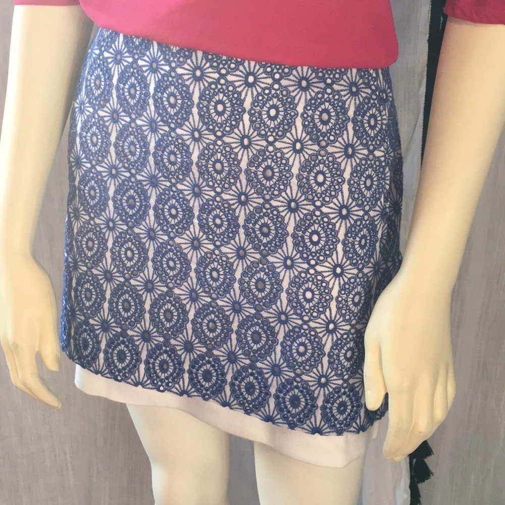 New DVF 100% cotton and silk lined embroidered skirt size 8